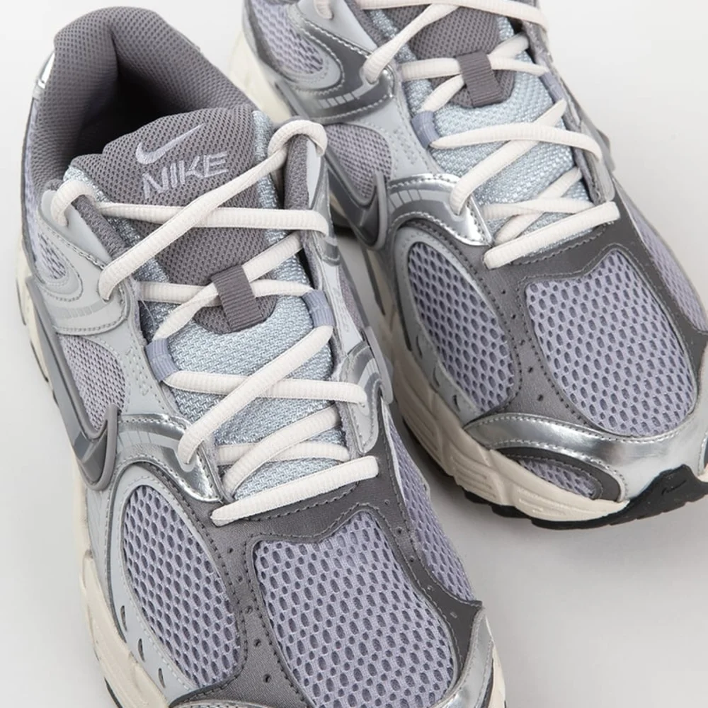 Men's Nike V5 RNR - Picture 6 of 7